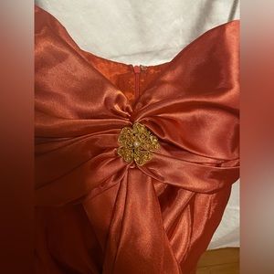 Gorgeous satiny orange 🍊 strapless dress ✨